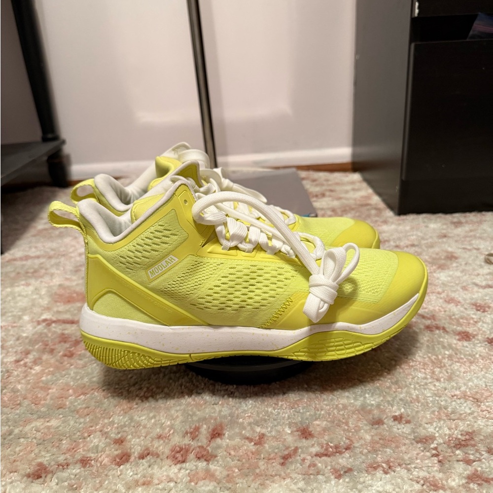 Moolah Women’s Yellow and White Sneakers